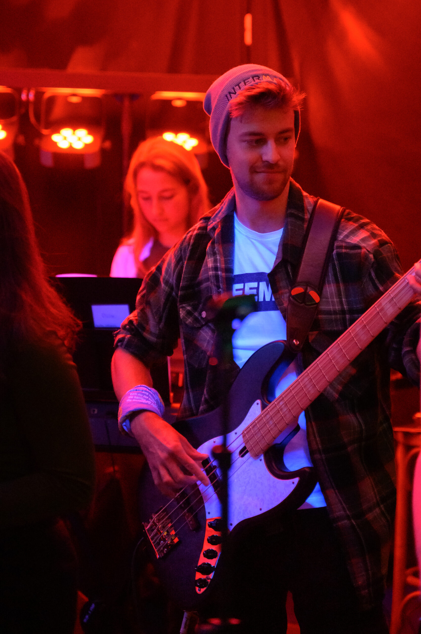 Pûlse_performance_at_Burgers-9528