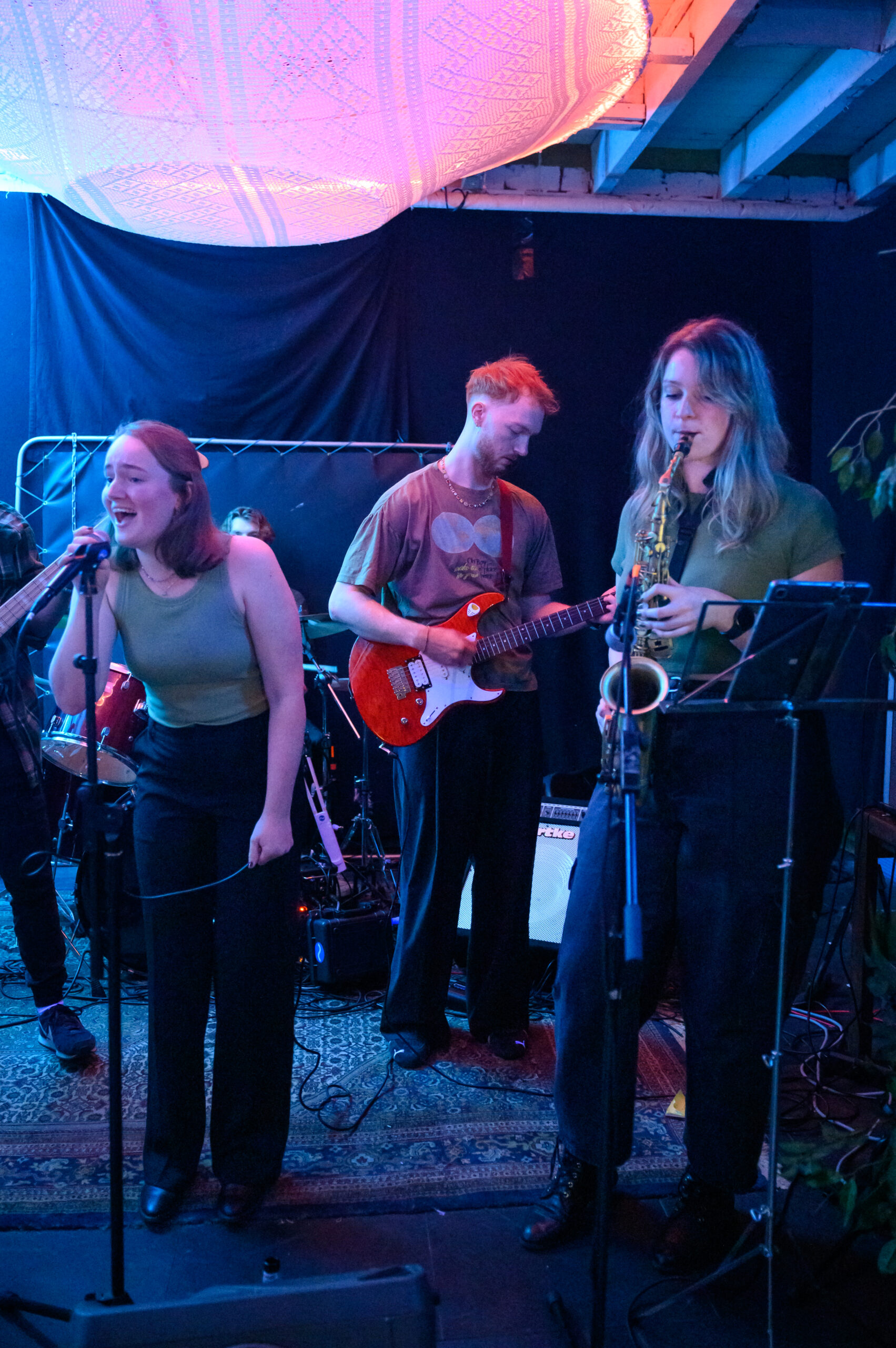 Pûlse_performance_at_Burgers-9637